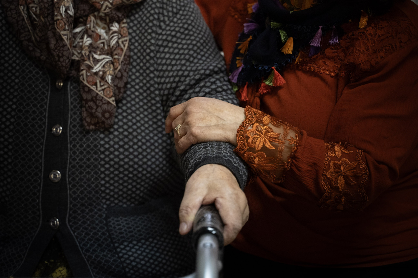 Belkiz en mama handen