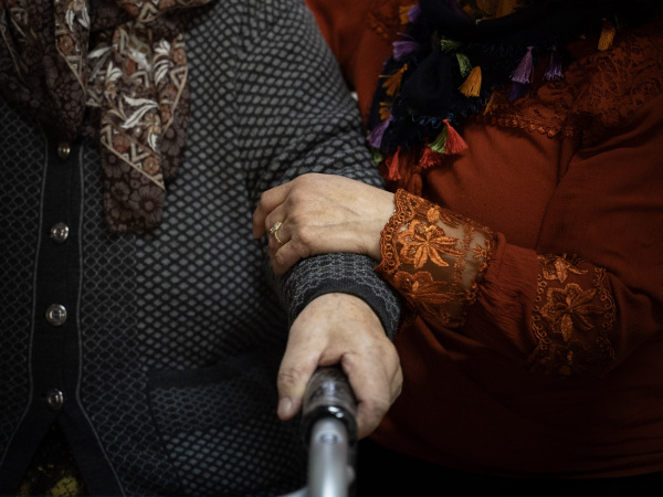 Belkiz en mama handen